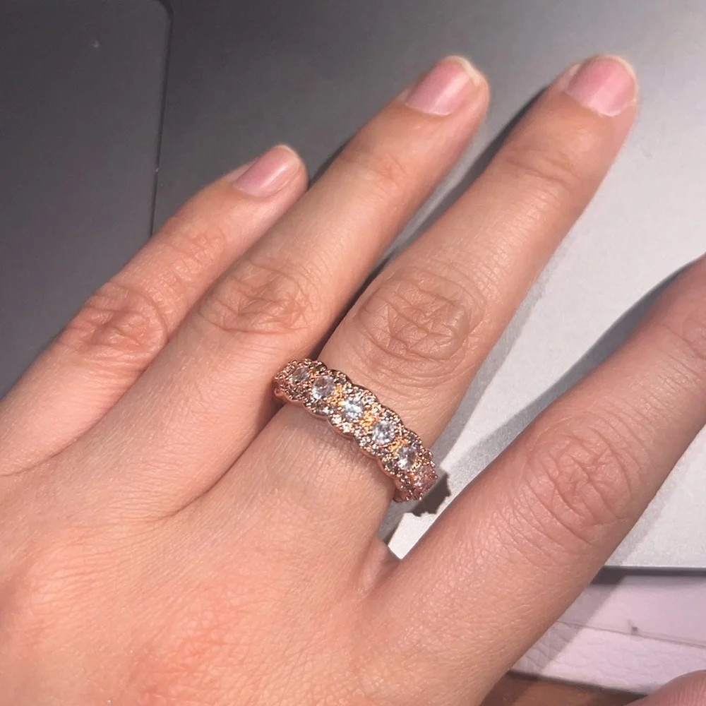 Rose gold ring with cubic zirconia - Picture 1 of 3